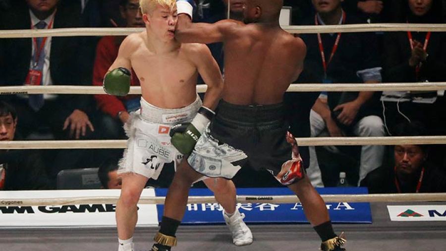 Floyd Mayweather acaba con japonés en último espectáculo del año
