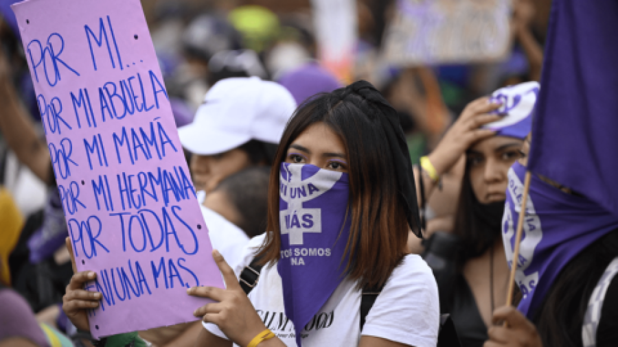 AMLO pide que marcha del 8M sea pacífica y sin encapuchadas