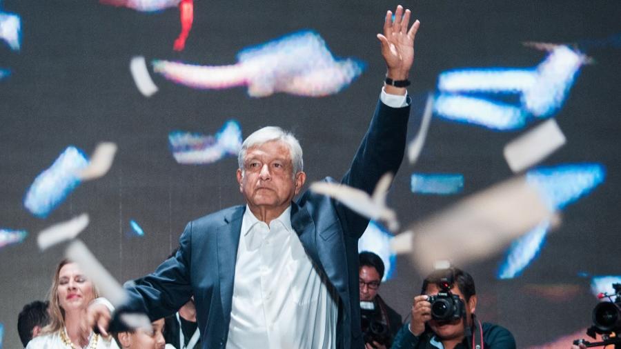 Env&iacute;an invitaciones para toma de posesi&oacute;n de AMLO