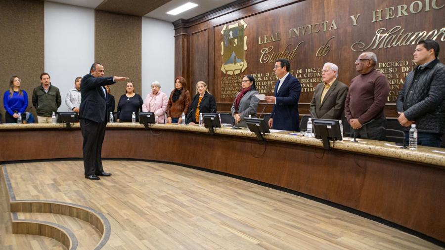 Toma protesta a Angel Benito Gómez, como titular de la sexta regiduría en el Cabildo