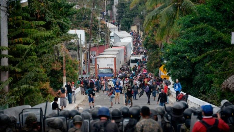 Dispersa Guatemala a caravana migrante de carretera