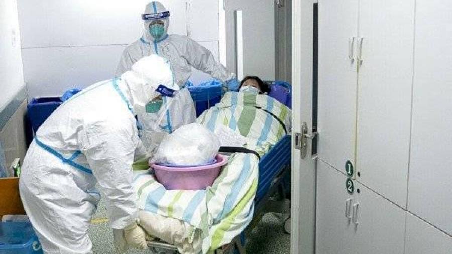 Asciende a 212 los muertos en China por nuevo coronavirus