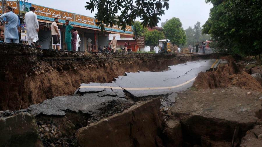 37 muertos suma sismo de 5.6 en Pakistán