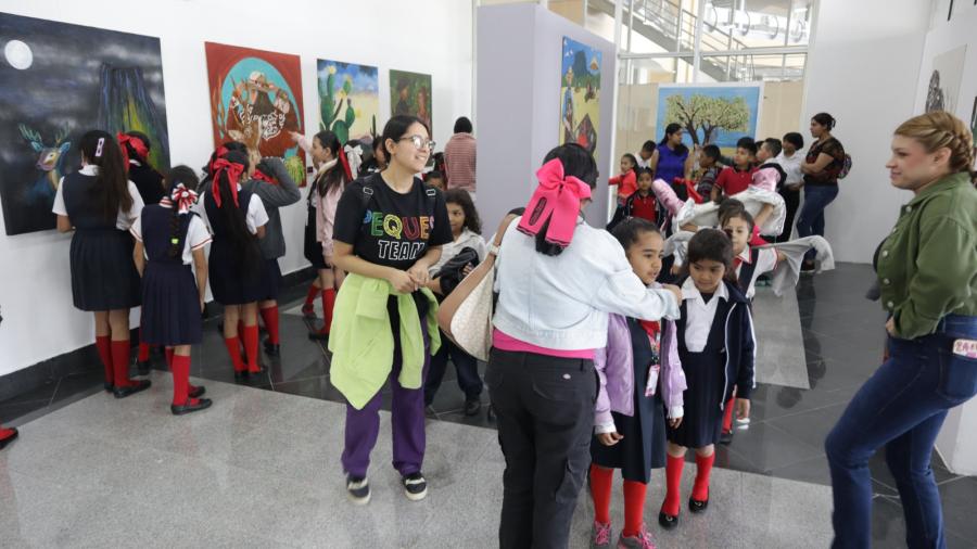Estudiantes de la Primaria Venustiano Carranza disfrutan del arte en un recorrido por el Centro Cultural
