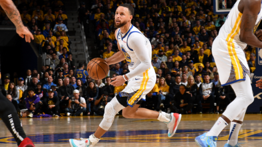 Warriors apalean a Lakers y empatan serie