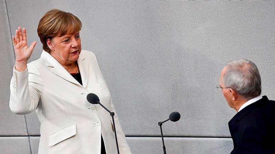 Merkel rinde juramento por cuarta vez como canciller alemana