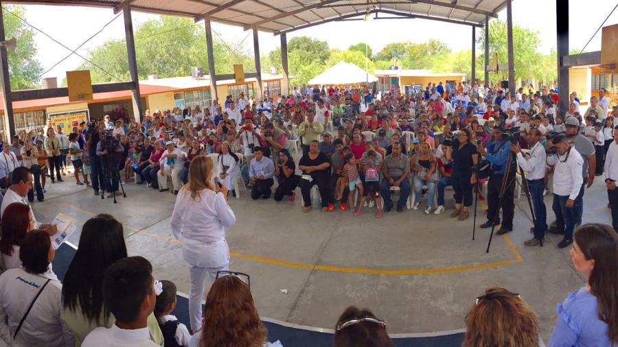 Acuden 500 ciudadanos a Audiencia con Maki Ortiz