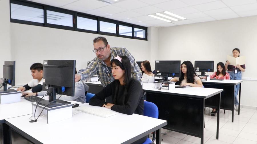 Por estrenar nueva  carrera en Inteligencia Artificial y Robótica en la UT Matamoros
