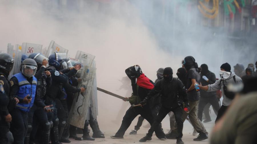 Marcha del 2 de octubre reúne a miles en la CDMX; se registran disturbios y enfrentamientos 