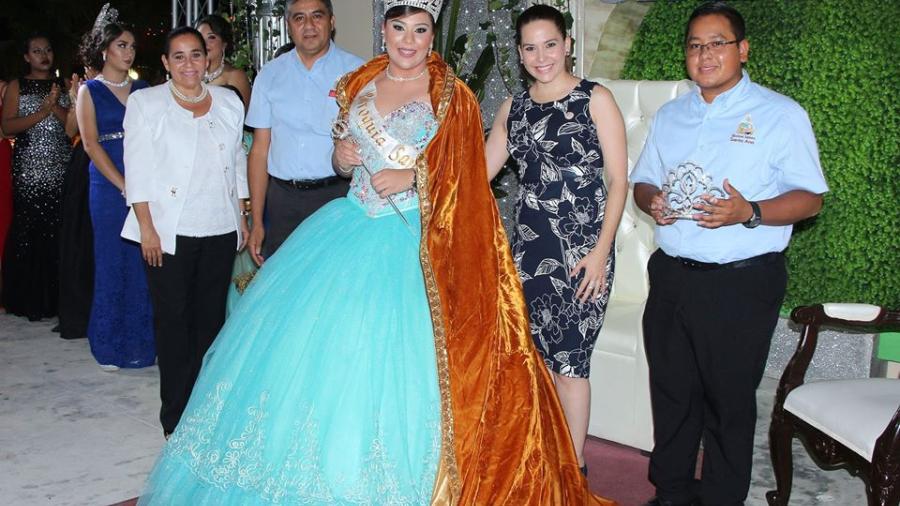 Llevan a cabo coronación de reina de las fiestas de Santa Ana