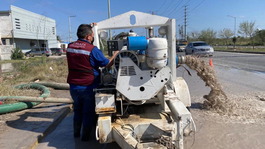 Trabaja COMAPA Reynosa en reparación de línea de Agua 