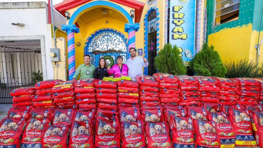 Entregó Carlos Peña Ortiz 3 toneladas de alimento para mascotas