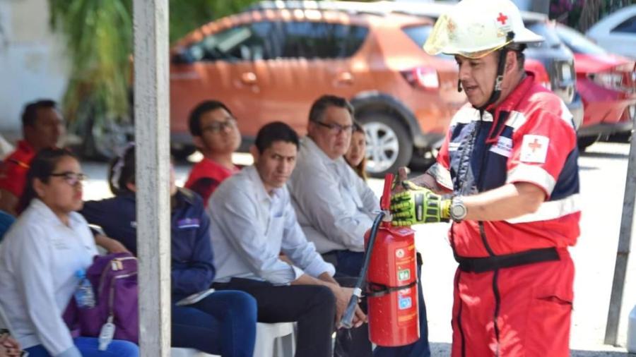 Secretaría del Trabajo de Tamaulipas y Cruz Roja capacitan y certifican a personal de empresas en prevención de incendios