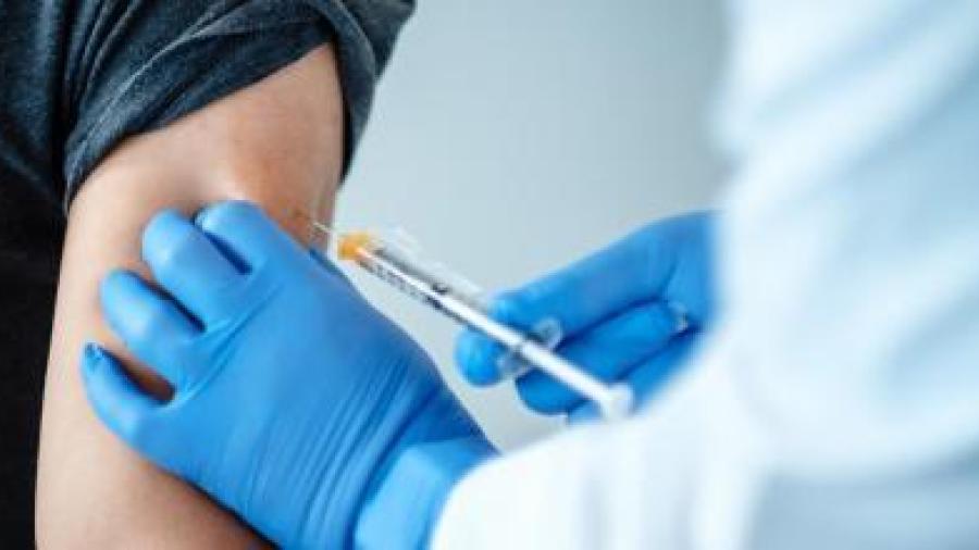 Pfizer y BioNTech piden a la UE autorización para vacunar a adolescentes