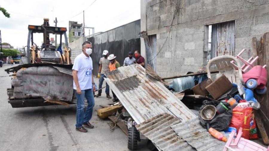Encabeza Chucho Nader nueva jornada de limpieza y descacharrización en la colonia Cascajal