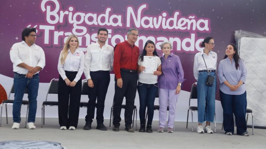 Apapachan Américo y María a las familias de Higuerillas con la Brigada Navideña Transformando Familias