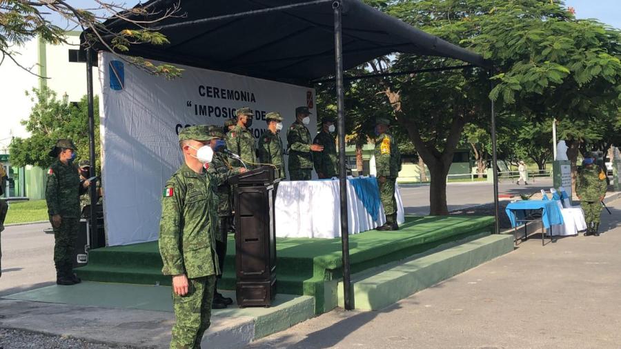 Condecoran a elementos militares por servicios distinguidos