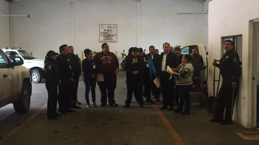 Tr&aacute;nsitos trabajan bajo protesta para destituir al director