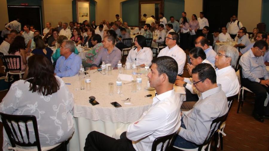 Impulsa Alcalde creación de un clúster de proveedores