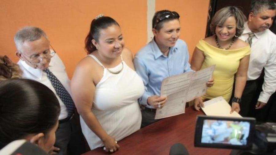 Realizan primer matrimonio igualitario en Nuevo Laredo