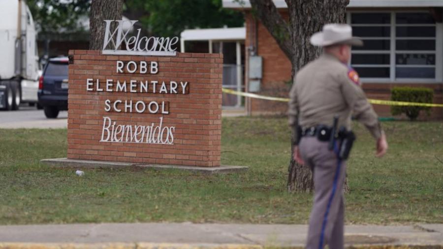 Policía de TX abre investigación interna sobre respuesta al tiroteo en escuela de Uvalde