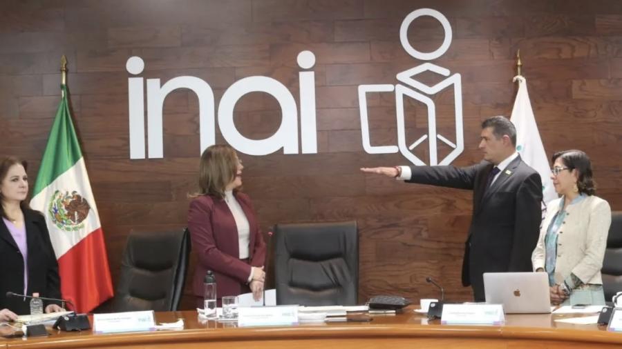 Adrián Alcalá es electo como nuevo presidente del INAI
