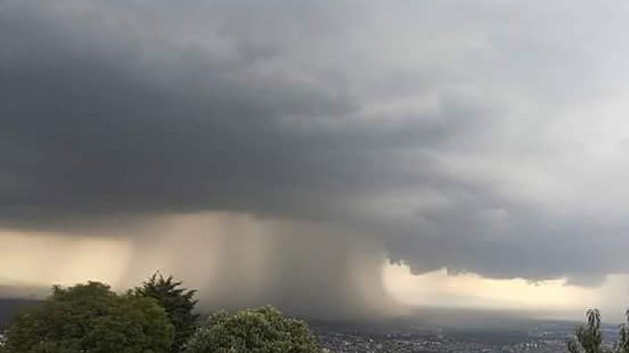 ¡Espectacular! Captan "bomba de lluvia" durante la tromba en CDMX