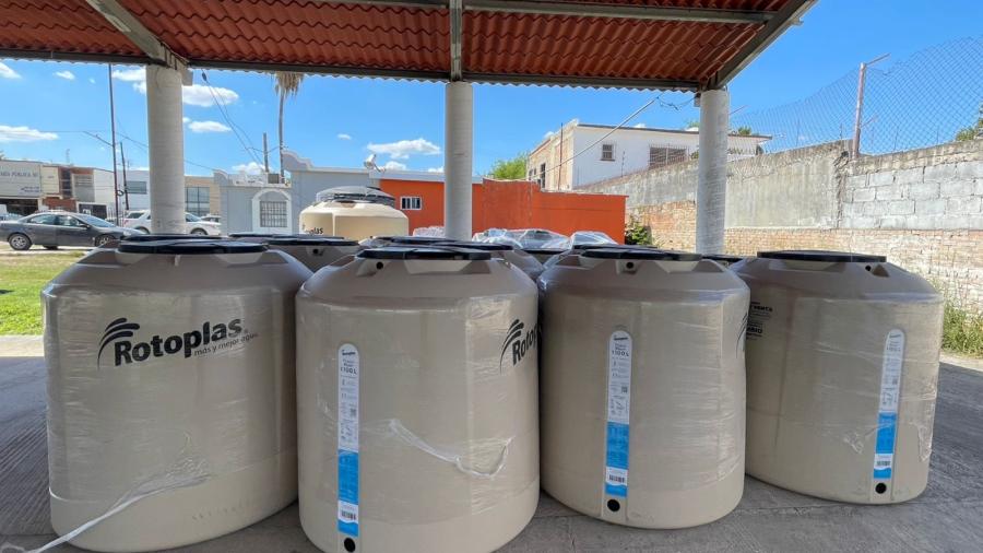 Entregan tinacos subsidiados a ejidatarios
