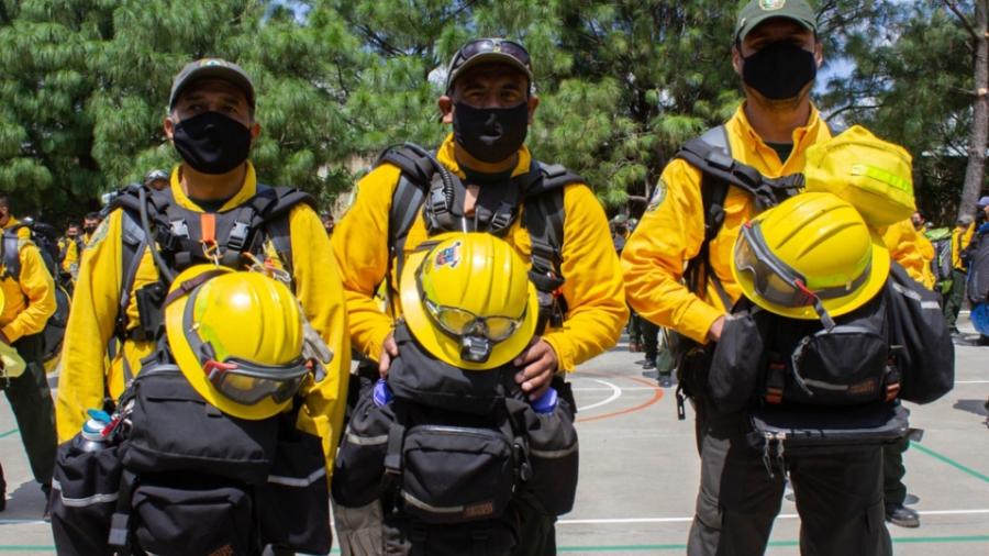 México envió 100 individuos para combatir incendios en California 