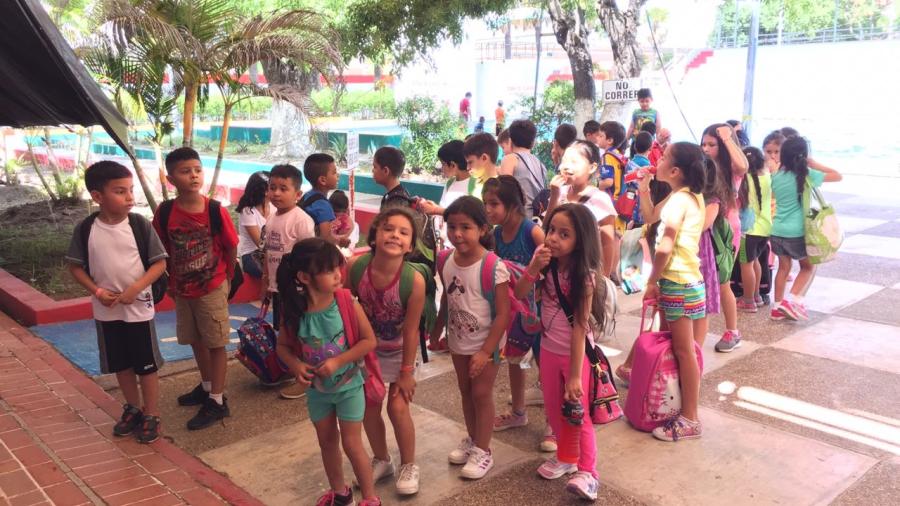 Reciben a 200 camperos en la alberca Chávez