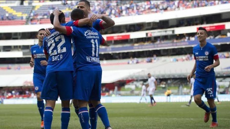 Cruz Azul sigue invicto en casa y vence 2-1 a Lobos BUAP