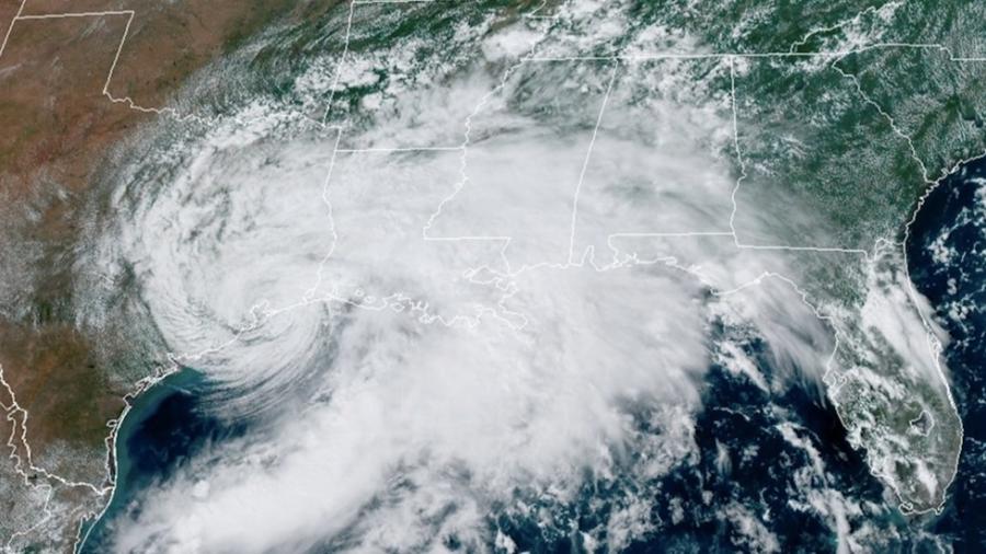"Nicholas" se degrada a tormenta tropical tras tocar sobre el sureste de Texas