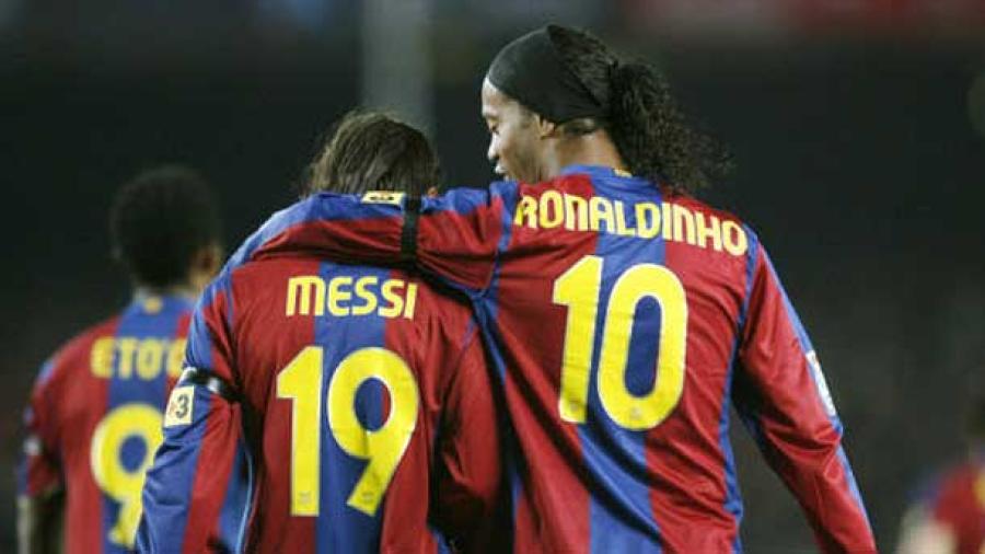 Messi envía condolencias a Ronaldinho tras la muerte de su madre