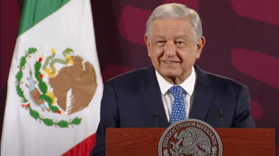 AMLO 'festeja' compra de plantas de Iberdrola
