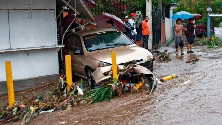 El Salvador decreta estado de emergencia tras el paso de la tormenta tropical “Amanda”