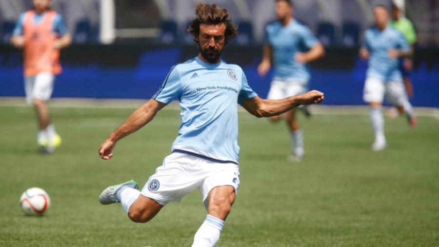 Andrea Pirlo se despide de las canchas