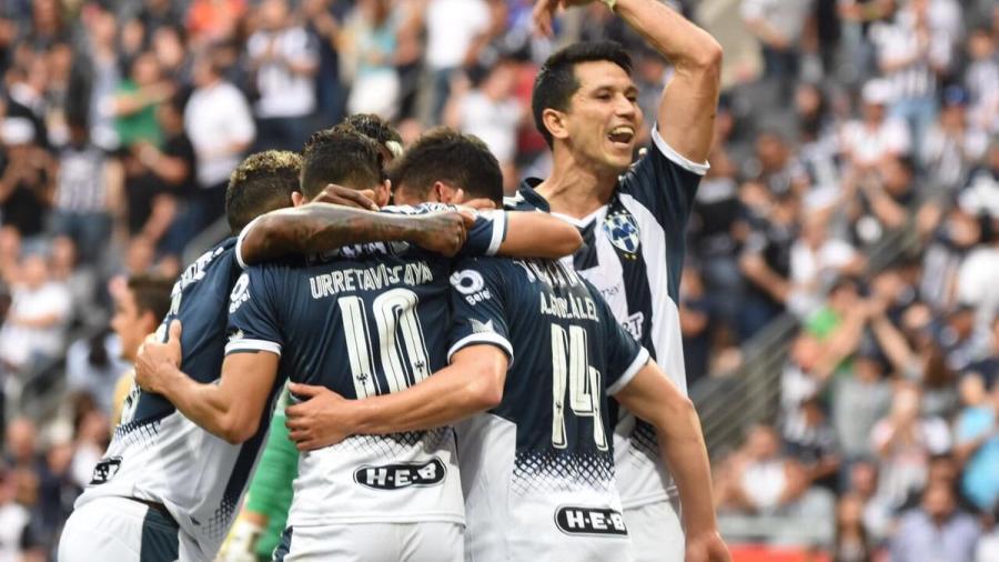 Rayados vence 2-1 a Pumas