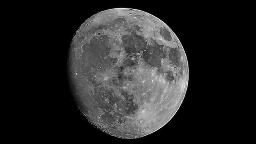 Cada año la luna se aleja de la tierra