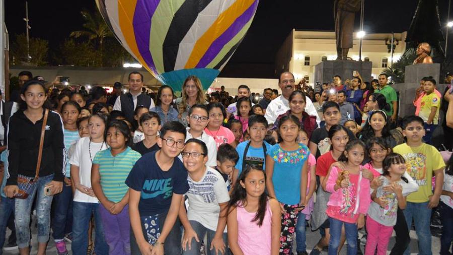 Realizan exposición de globos de cantoya gigantes