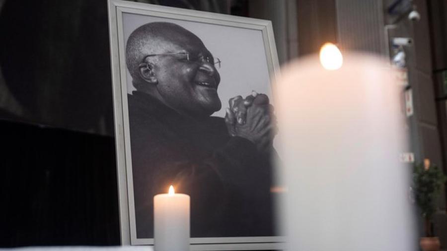 Lamenta López Obrador la muerte de Desmond Tutu