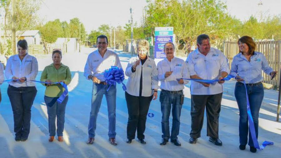 Entrega Enrique Rivas obras de pavimentación 