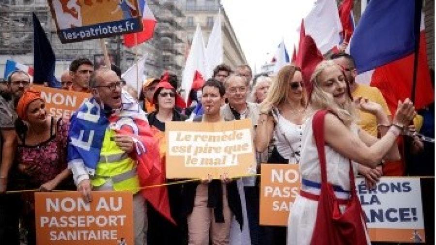 Por negación a la vacuna, Francia suspende a 3 mil trabajadores de la salud