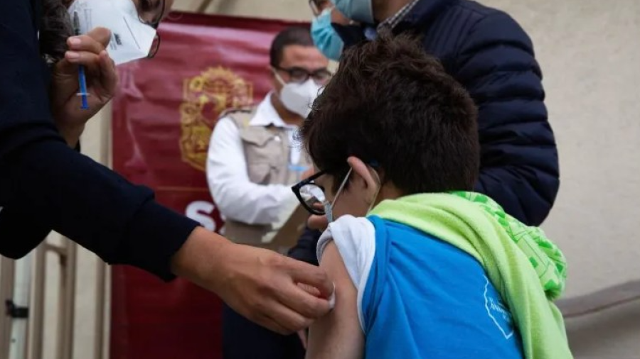 Asegura AMLO que cumplirá con la orden del juez de vacunar a todos los menores