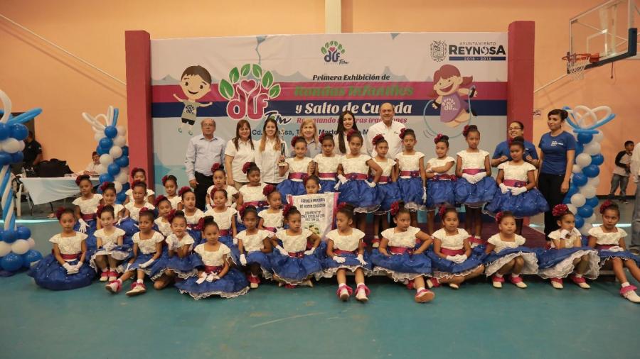 Realiza DIF primera exhibición de rondas infantiles