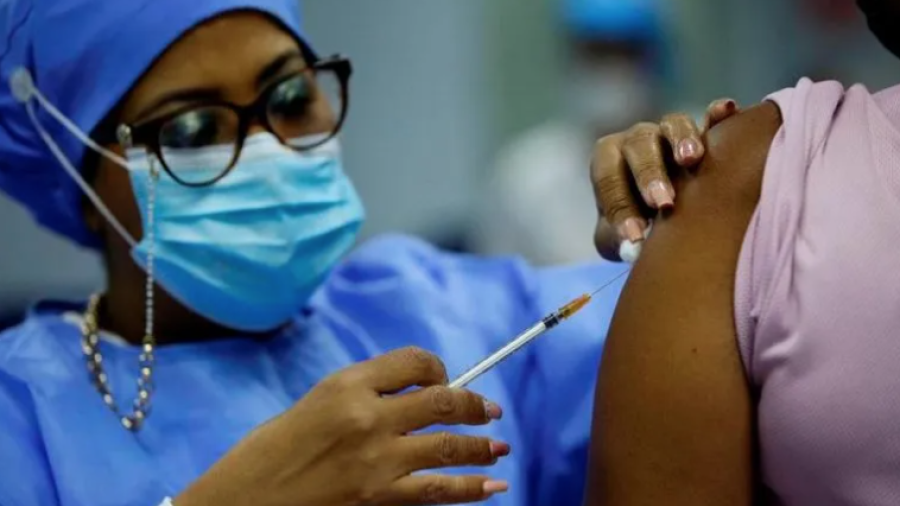 Tasa de vacunación con esquema completo en América Latina sube al 39%