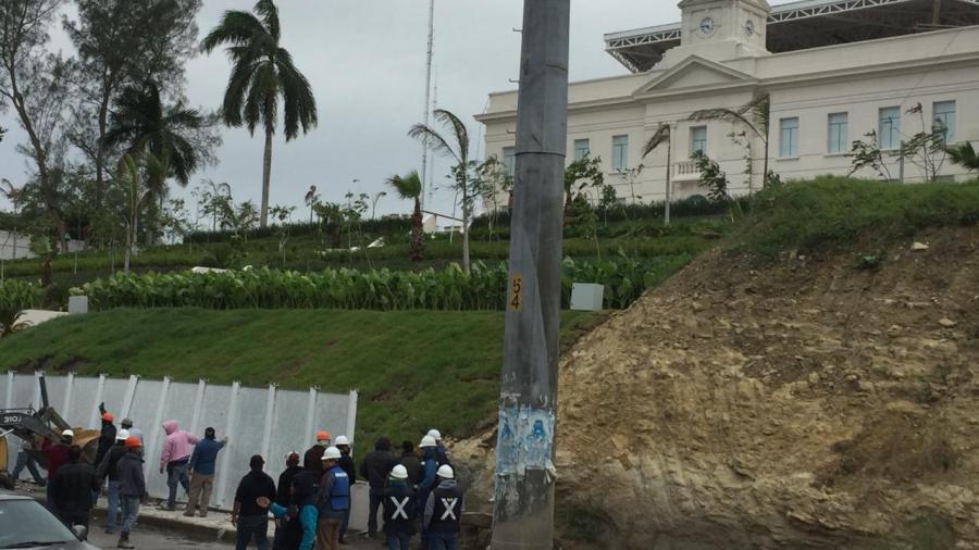 Norte tumba barda metálica del museo del niño en Tampico 