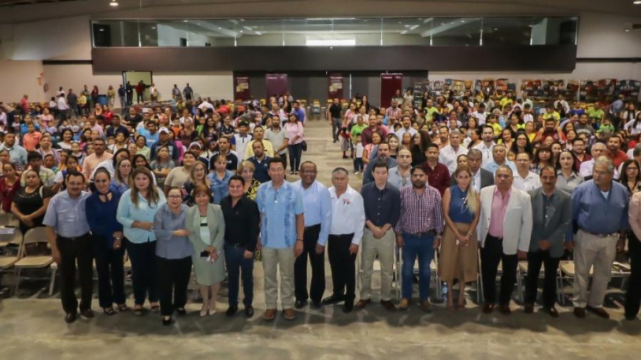 Entrega alcalde Mario López mobiliario a 61 escuelas de niveles preescolar y primaria