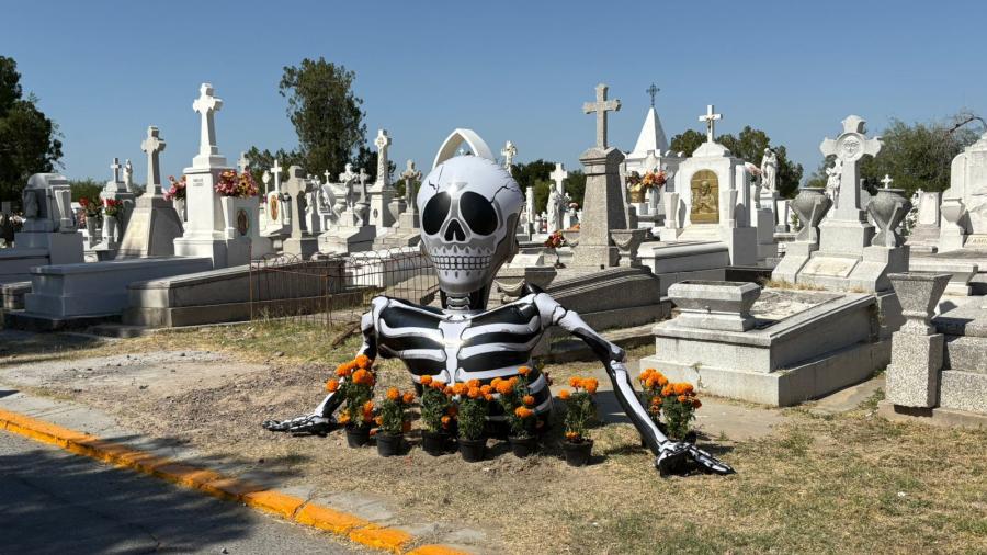 Tradición y convivencia se vive en panteones municipales 