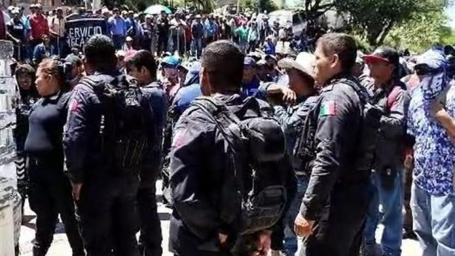 Liberan Autopista del Sol en Chilpancingo y a 13 funcionarios