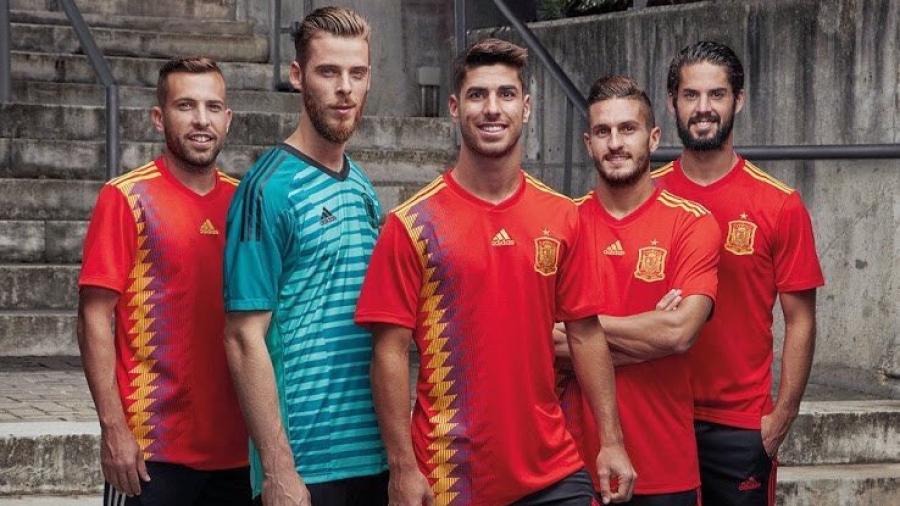 Playera de España para Mundial de Rusia causa polémica